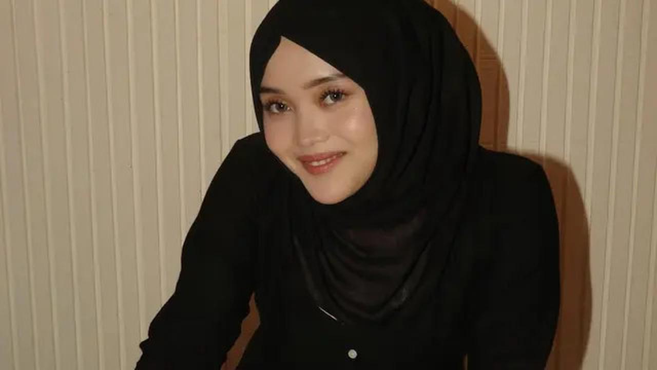 Gaya Mahalini Jadi Cewe Bumi Kenakan Pakain Coklat Sambil Gendong Putrinya saat Ulang Tahun Adik Iparnya, Putri Delina ke-24