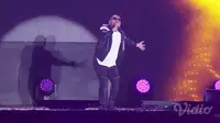 Judika dengan kemampuan vokalnya berhasil memukau di panggung Penutupan Asian Para Games 2018. (Vidio.com)