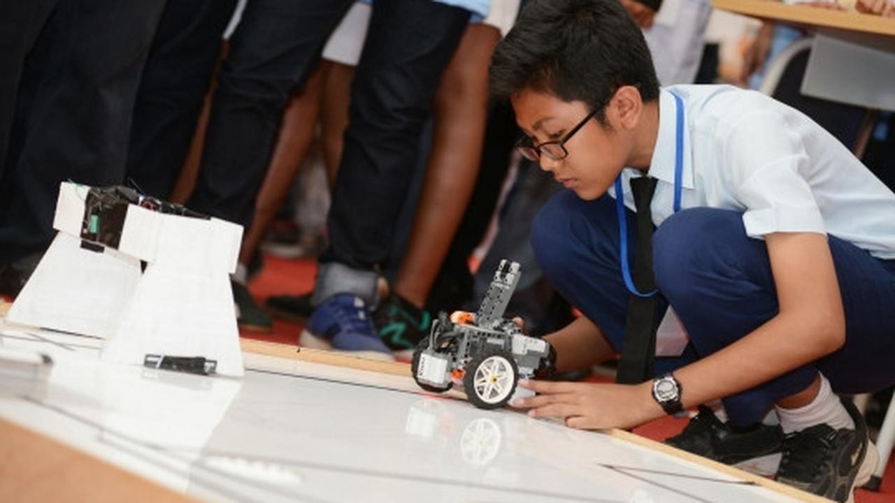 Kompetisi Robotik Nasional di SMAN 28 Jakarta