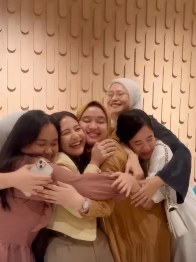 Prilly Latuconsina bukber (Instagram/prillylatuconsina96)