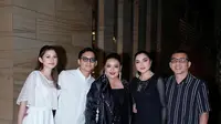 Ibunda Sarah Menzel, Luhde Menzel, rayakan ulang tahun ke-50 di Bali, baru-baru ini. Aurel Hermansyah terang-terangan memuji penampilan Sarah Menzel. (Foto: Dok. Instagram @ssarah_menzel)