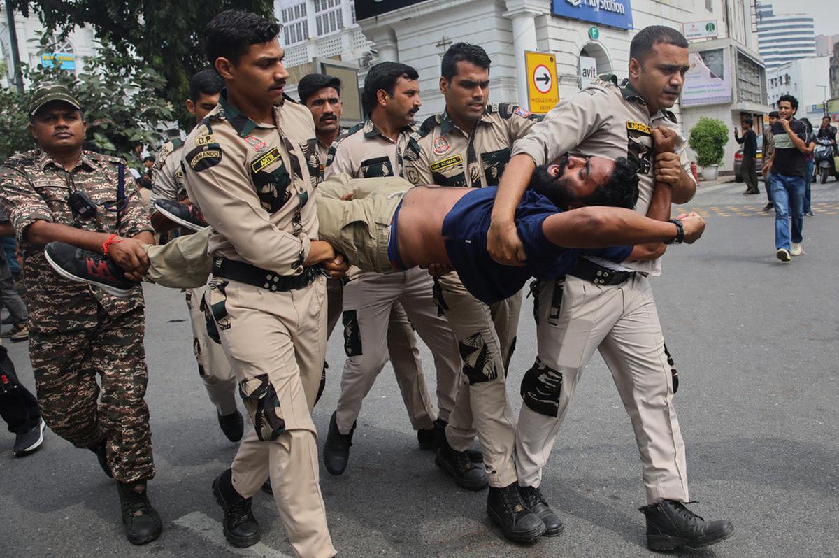 Polisi India Tangkap Ribuan Pemuda dalam Aksi Tuntut Ketua KPU Mundur