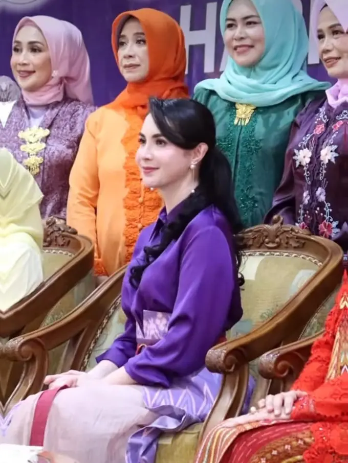 Potret Arumi Bachsin saat hadiri peringatan HUT ke-10 Ikawati ATR/BPN Jawa Timur (Sumber: Instagram/@arumibachsin_94)