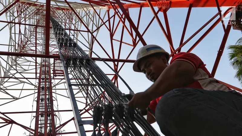Melihat Perawatan Tower Telekomunikasi di Kepulauan Seribu