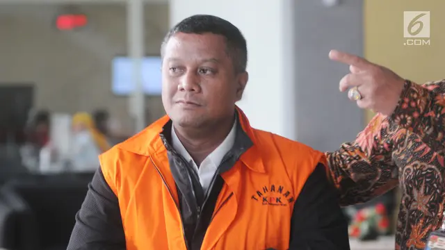Diperiksa Perdana, Begini Ekspresi Bupati Mojokerto