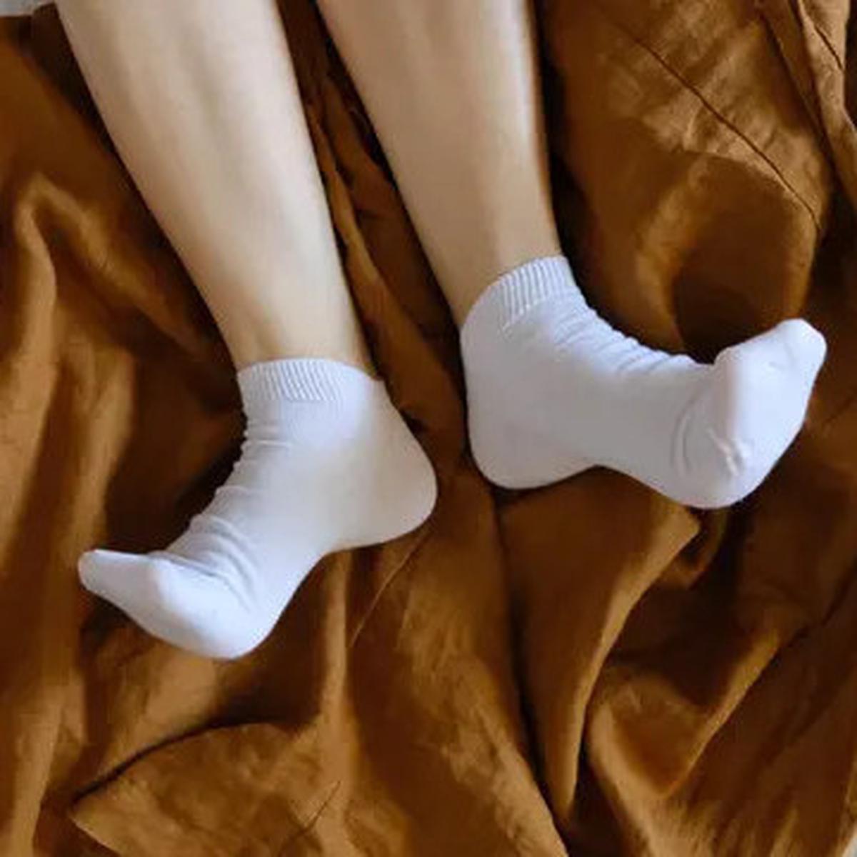 Cara Mudah Bersihkan Kaus Kaki Putih Dekil Hingga Cerah Lagi