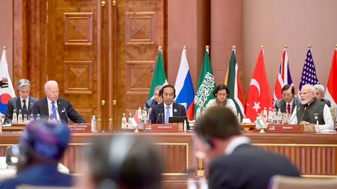 Presiden Joko Widodo atau Jokowi mengikuti sesi kedua Konferensi Tingkat Tinggi (KTT) G20 India pada Sabtu, (9/9/2023).