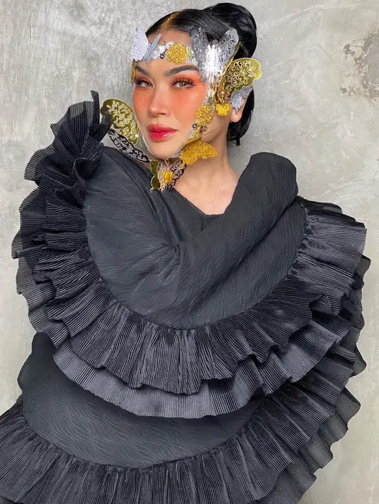 <p>Di usianya yang sudah setengah abad ini, Titi DJ bahkan tak menunjukkan tanda-tanda penuaan. (FOTO: instagram.com/ti2dj/)</p>