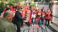 DPP PDI Perjuangan menggelar tabur bunga untuk memperingati peristiwa penyerangan kantor DPP PDI pada 27 Juli 1996 lalu di Jalan Diponegoro No. 58, Menteng. (Foto: Dokumentasi PDIP).