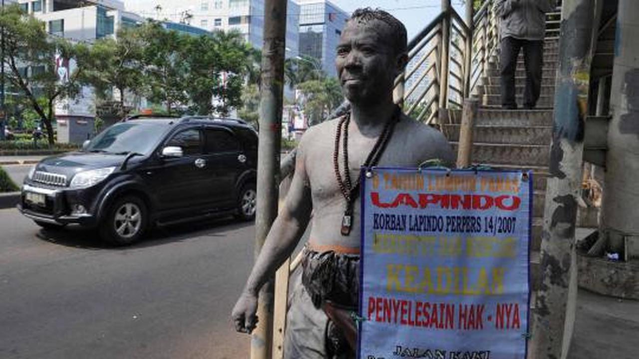 Aksi korban Lapindo di Wisma Bakrie