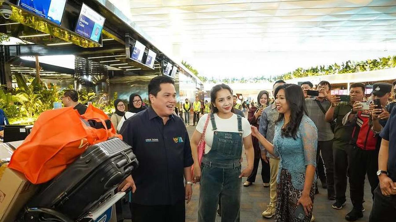 7 Potret Nagita Slavina Ikut Raffi Ahmad Dampingi Menteri BUMN, Netizen Ribut Soal Baju Kodok