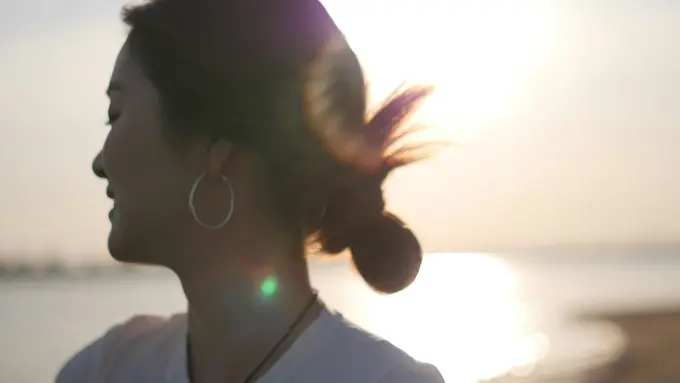 ilustrasi perempuan, anting-anting, aksesoris, perhiasan emas