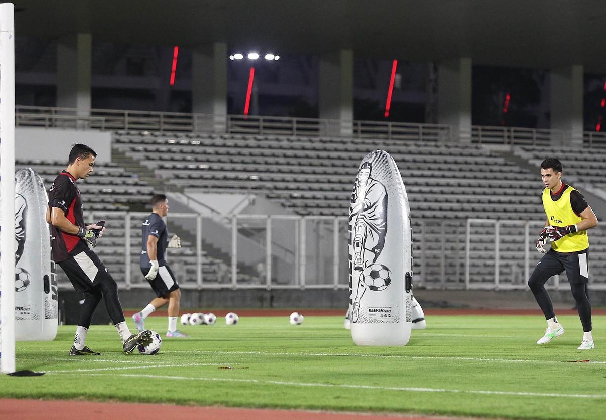 FOTO: Erick Thohir Pantau Langsung Latihan Timnas di Senayan
