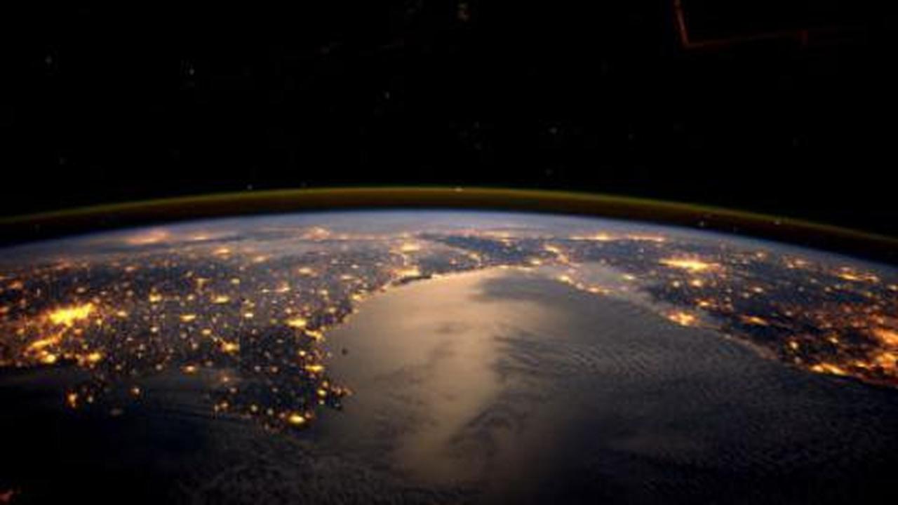 Momen Earth Hour 2012 akan diabadikan dari angkasa luar