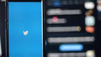 Bug di aplikasi Twitter menyebabkan sejumlah tweet pengguna yang telah dihapus kembali muncul. (unsplash/Joshua Hoehne)