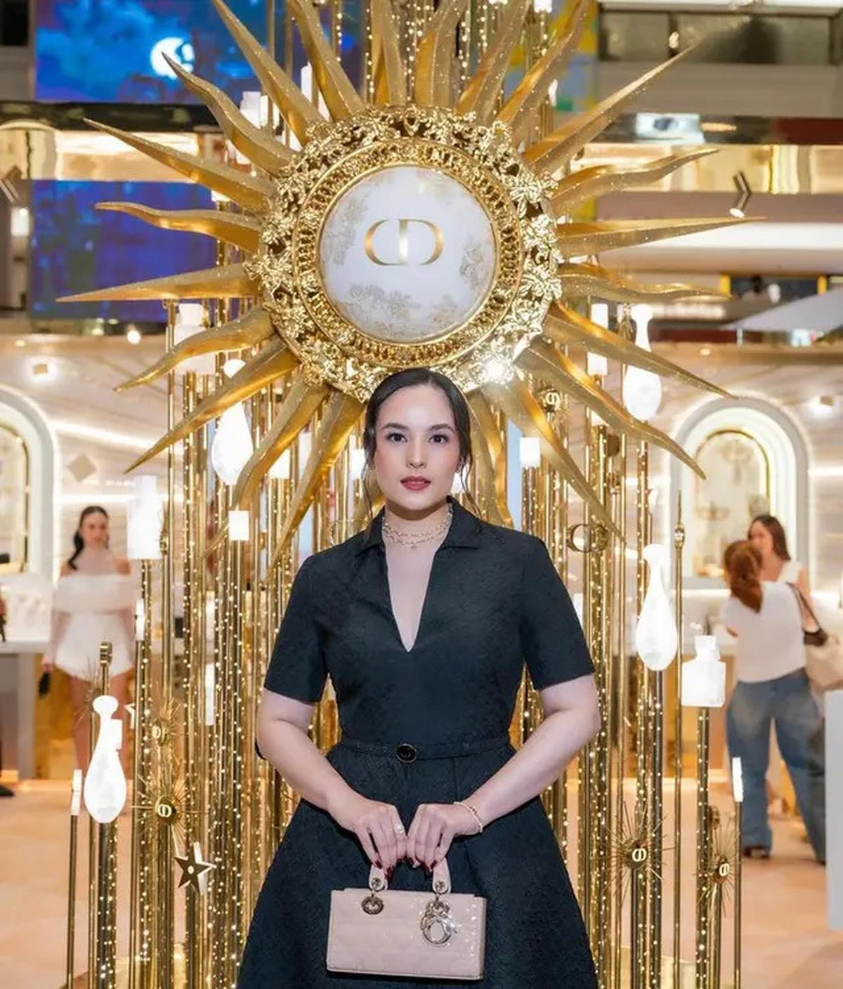 8 Tampilan Menawan Para Artis Head to Toe Kenakan Dior saat Hadir di Dior Beauty Holiday 2024, Alyssa Daguise hingga Julie Estelle