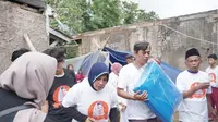 Relawan Puan membagikan bantuan untuk korban gempa Cianjur. (Istimewa)