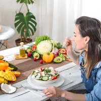 Dengan mengonsumsi makanan kaya antioksidan mendukung sistem kekebalan tubuh sehingga mengurangi risiko terkena penyakit. (Foto/dok: Freepik/pvproductions)