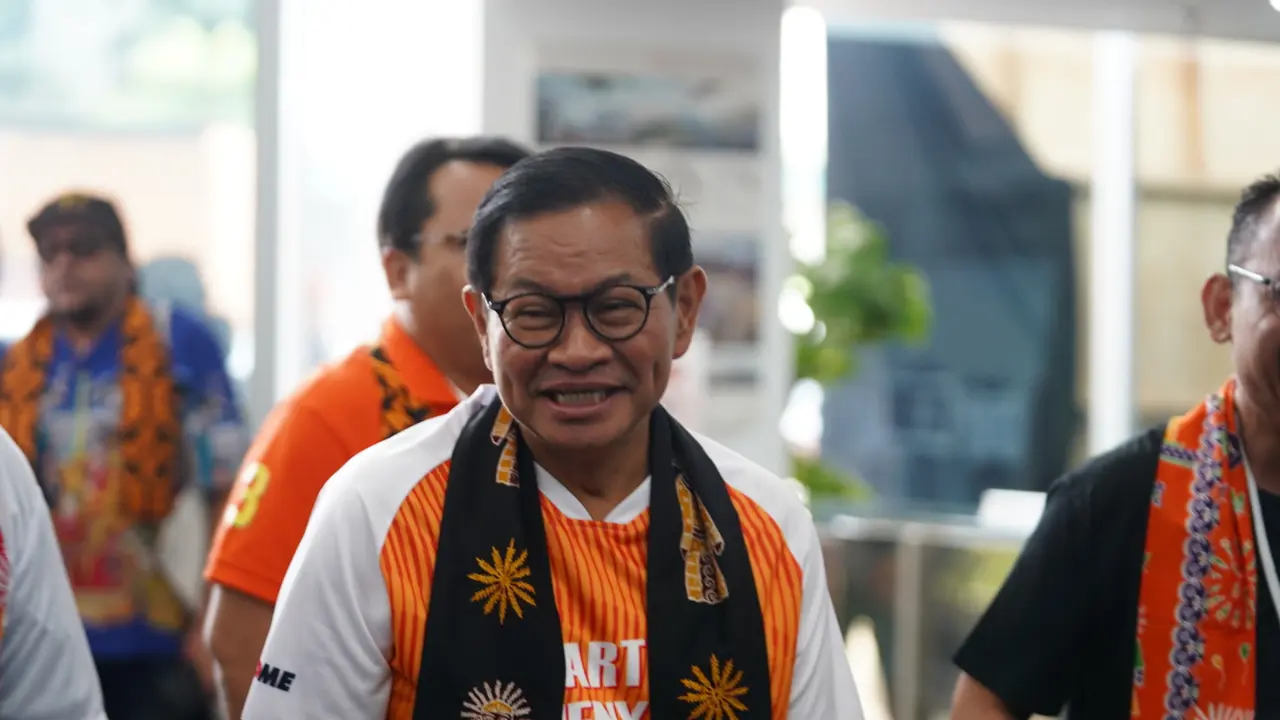Calon Gubernur Jakarta nomor urut 3, Pramono Anung, menemui ribuan relawan di Jakarta Internasional Velodrome l, Jakarta, Sabtu (12/10/2024). (Foto: Tim Pramono)