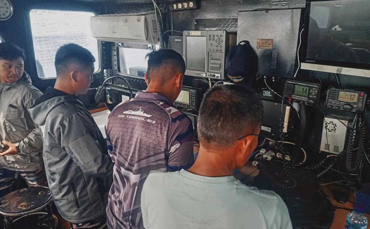 FOTO: TNI AL Amankan Kapal Pengangkut Limbah B3 di Selat Tioro