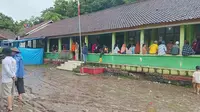 Banjir Landa Desa Cidadap Sukabumi, 75 KK Mengungsi ke Sekolah