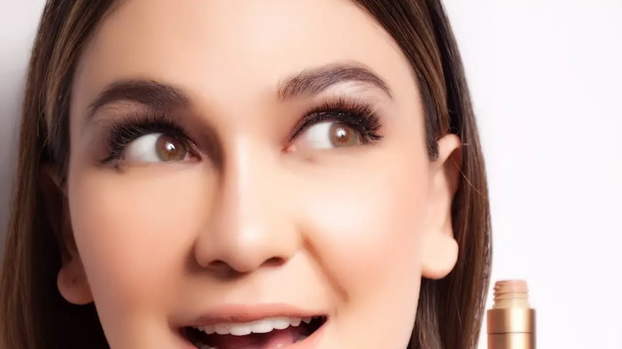 Wow, Lipstik Luna Maya Ludes Terjual dalam Sehari