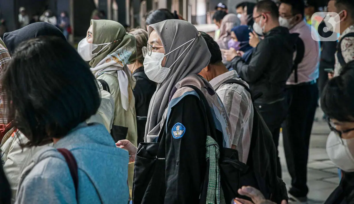 Jelang libur perayaan Natal 2023 dan Tahun Baru 2024, masyarakat diimbau waspada kenaikan kasus COVID-19. (Liputan6.com/Faizal Fanani)