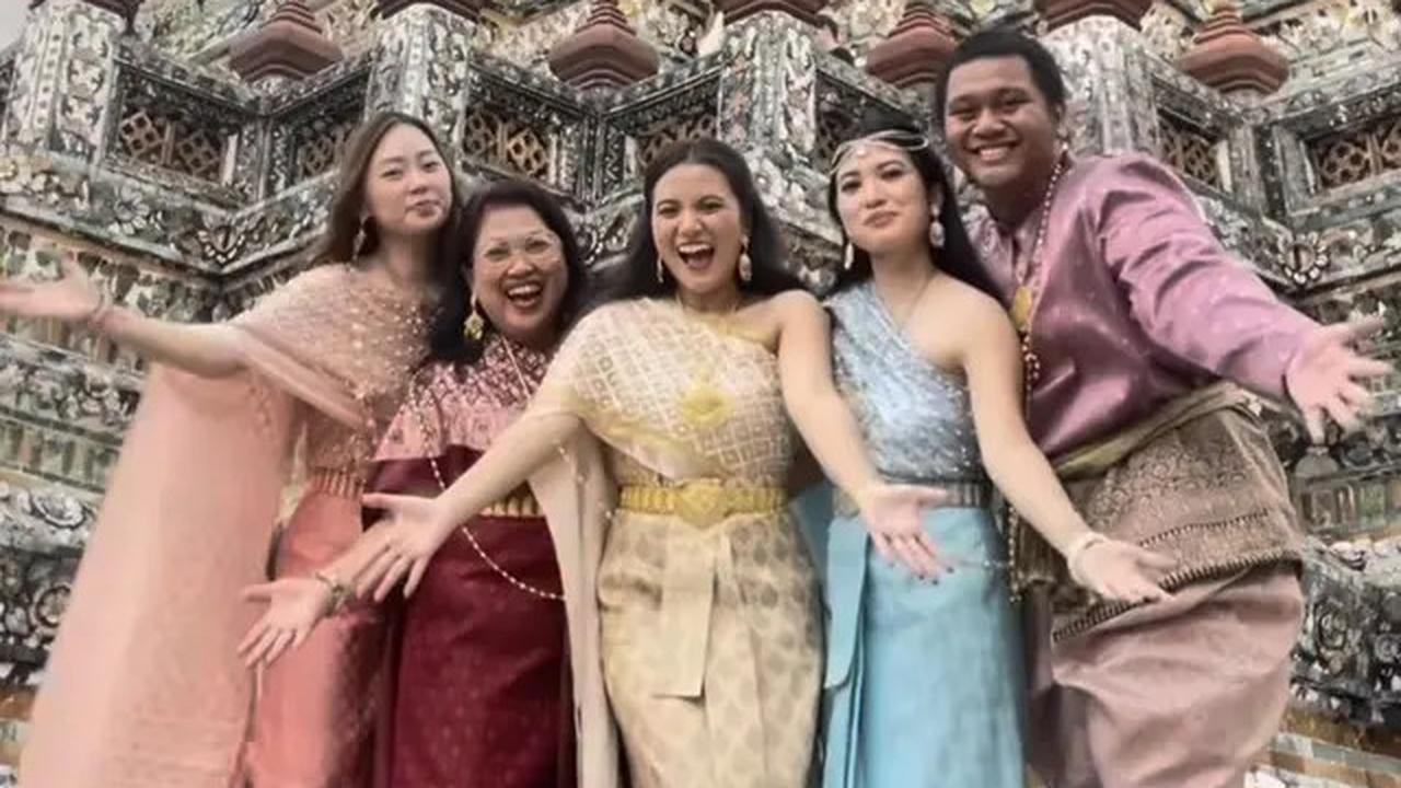 6 Gaya Marsha Aruan Liburan di Thailand, Dibalut Baju Tradisional, Kenakan Baju Rp300 ribuan, hingga Kacamata Rp10 jutaan