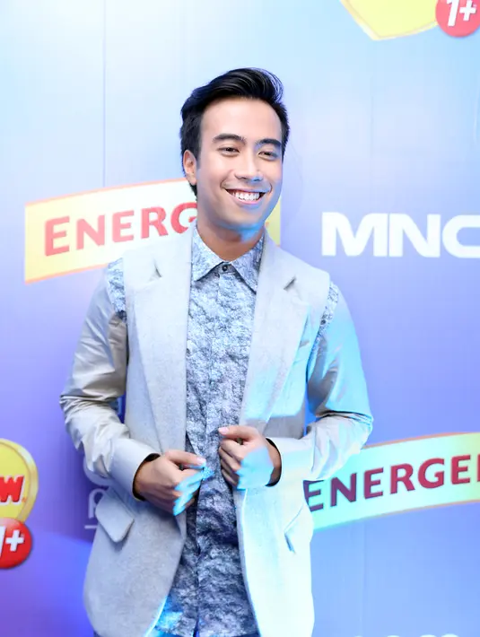 Keinginannya mengeluarkan album baru tidak hanya sekedar omongan. Pelantun Nuansa Bening, Status Palsu itu telah menyiapkan materi demi materi lagu. Tahun 2016 ini direncanakan selesai. (Andy Masela/Bintang.com)