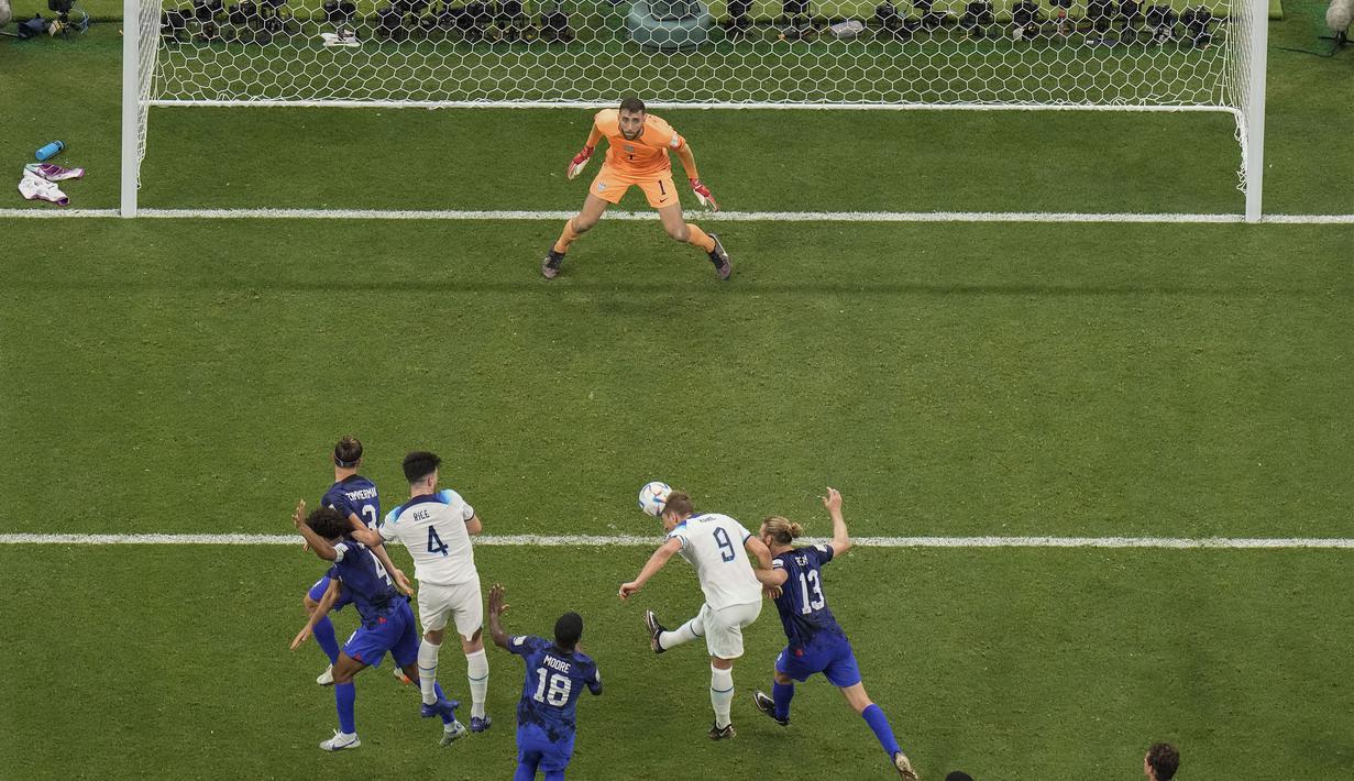 Peluang bagus diakhir pertandingan yang didapatkan oleh Harry Kane belum mampu menjebol gawang Amerika Serikat. (AP Photo/Hassan Ammar)
