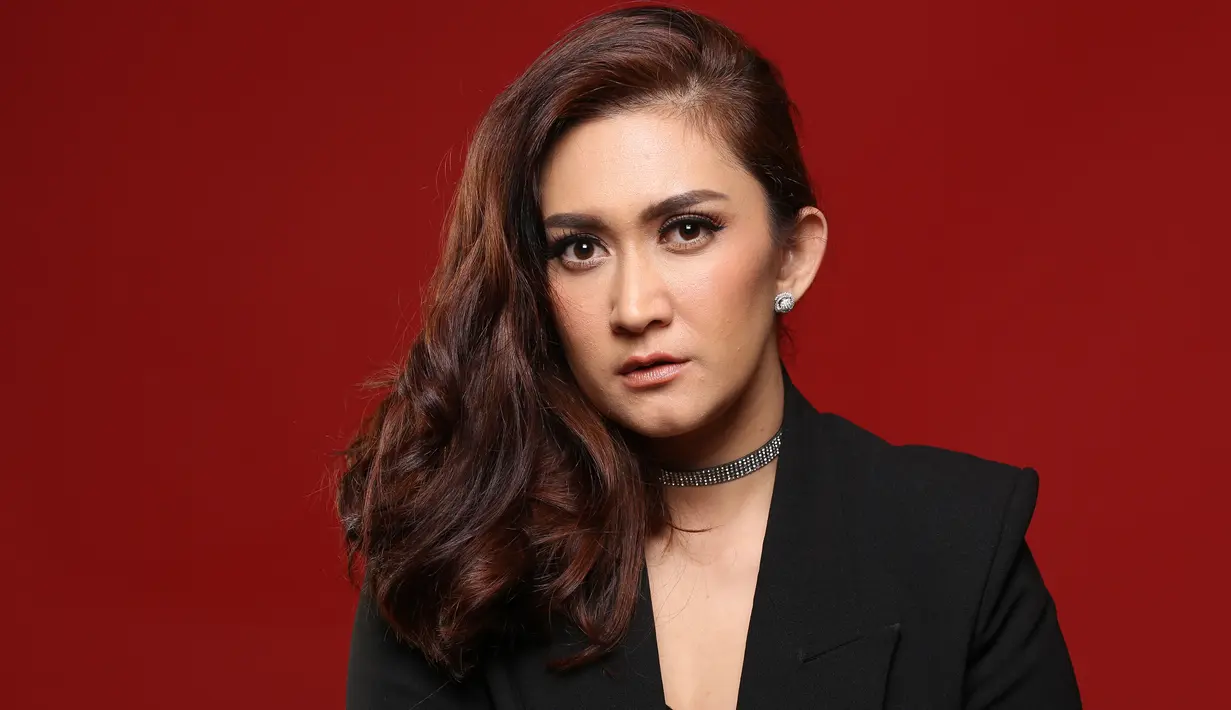 Seperti diketahui setelah resmi cerai dengan Zack Lee, Nafa Urbach mengaku ada beberapa pria yang mendekatinya. Hanya saja, ibu satu anak itu lebih berhati-hati memilih calon pendamping lantaran pernah gagal. (Febio Hernanto/Bintang.com)