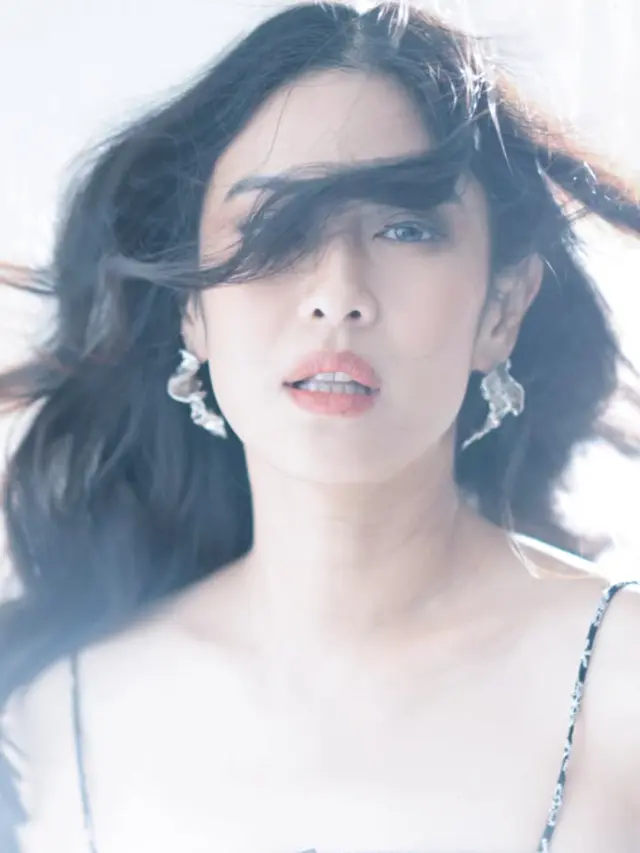 Makeup Dian Sastrowardoyo Rayakan Ulang Tahun ke-44. [@therealdisastr]