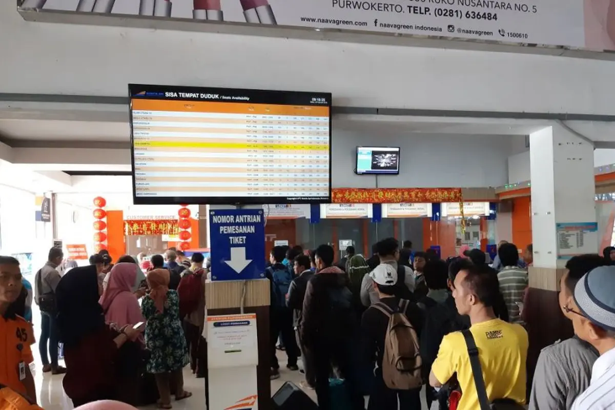 Penumpang Kereta di Stasiun Purwokerto. (Foto: Liputan6.com/Muhamad Ridlo)