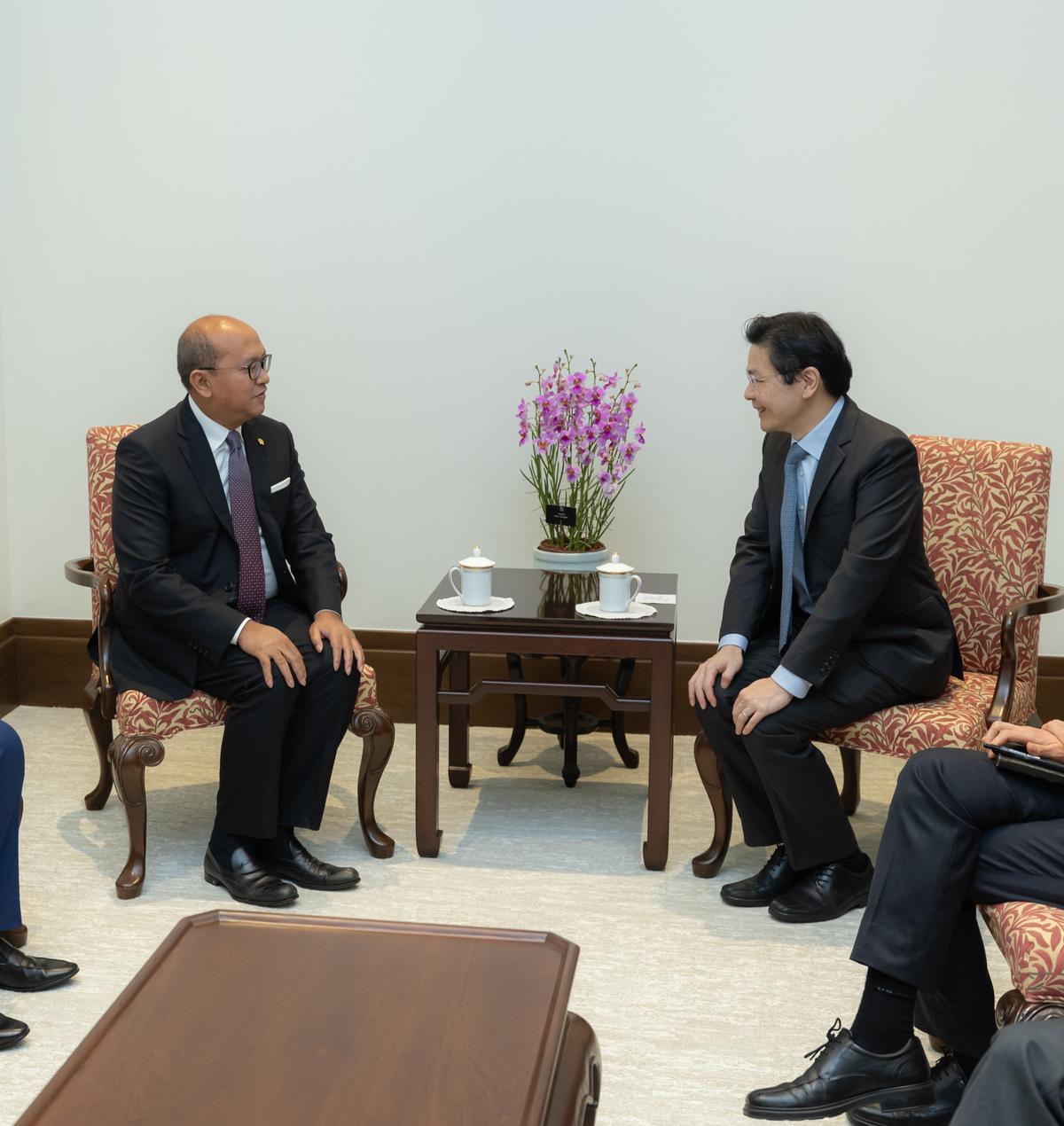 Menteri Investasi/Kepala Badan Koordinasi Penanaman Modal (BKPM) Rosan Roeslani bertemu dengan PM Singapura, Lawrence Wong