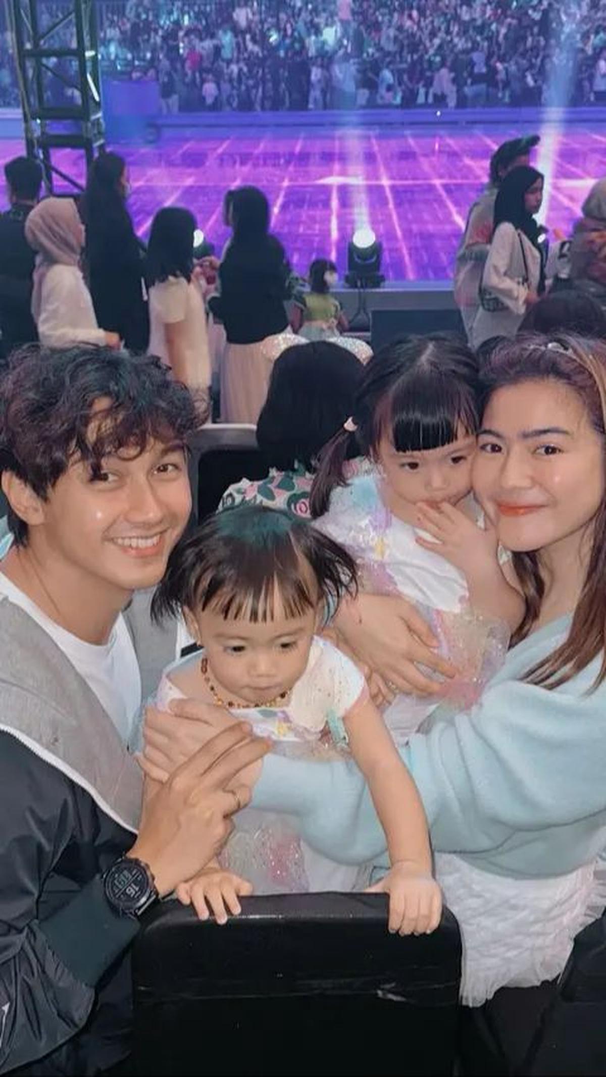 Felicya Angelista kemudian menjelaskan bahwa gaya rambut baru Caesar Hito ini sebenarnya untuk kebutuhan syuting.
