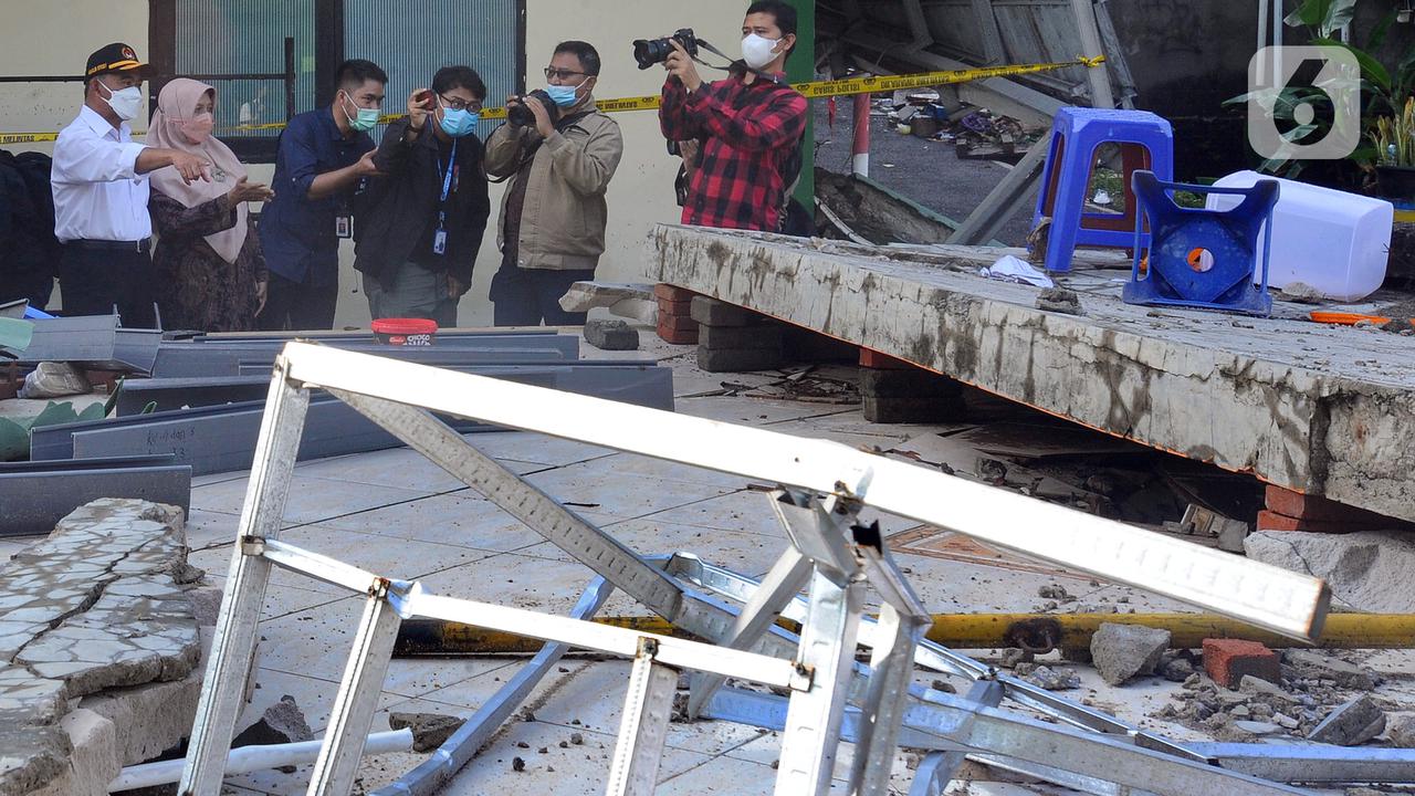 Menko PMK Muhadjir Effendy Tinjau Lokasi Tembok Roboh di MTSN 19 Jakarta