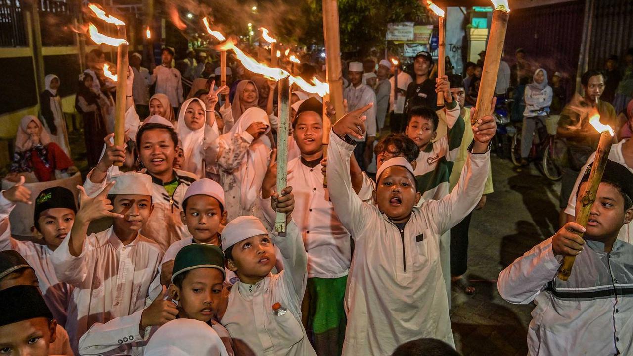 FOTO: Kemeriahan Pawai Obor Menyambut 1 Muharram 1447 H