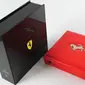 Buku Ferrari yang diterbitkan Kraken Opus pada 2011 dengan judul ‘The Official Ferrari Opus’ akan dilelang dengan harga miliaran rupiah. (Carscoops)