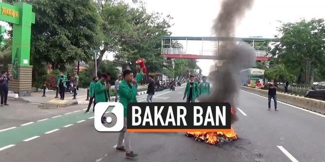VIDEO: Demo RUU Cipta Kerja, Sudah Ada yang Bakar Ban di Jalan Raya