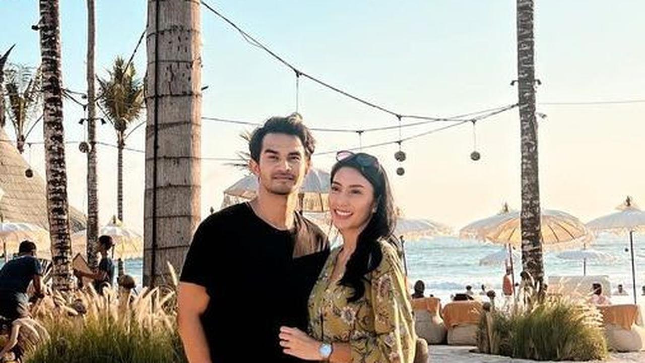 Potret Terbaru Kebersamaan Tyas Mirasih dan Suami di Bali, Romantis Banget!