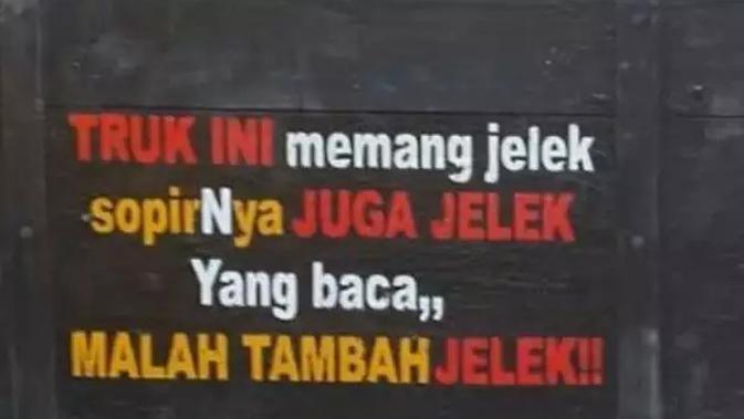 Menusuk diri sendiri.. (Sumber: Instagram/@bobby wearinstagram)