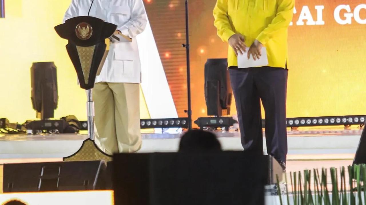 VIDEO: Prabowo Ngaku Berubah Usai 2 Kali Kalah, Kini Suka Bagi Kaos Bikin Jokowi Tertawa