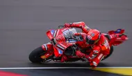 Marc Marquez sukses merebut pole position MotoGP Jerman 2025. Tampak dalam foto, pembalap MotoGP asal Spanyol dari Ducati Lenovo Team, Marc Marquez saat sesi latihan Grand Prix motor MotoGP Jerman di di Sirkuit Sachsenring, Hohenstein-Ernstthal, Chemnitz, Jerman, 12 Juli 2025. (Ronny Hartmann/AFP)
