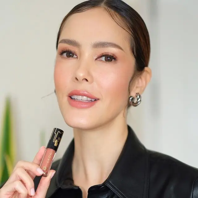 Seleb Wanita Ini Punya Brand Kosmetik Sendiri