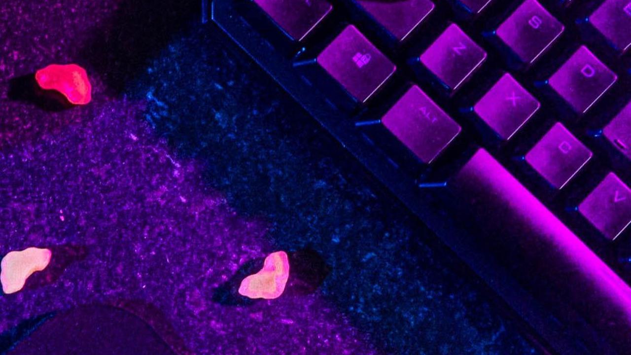 Pro gamers bisa mendapatkan pendapatan tinggi dari turnamen, sponsor, dan donasi streaming. Esports telah diakui sebagai bagian dari olahraga digital di Indonesia.