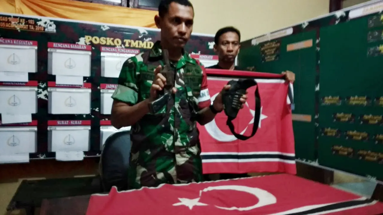 Eks GAM Serahkan Senjata dan Bendera Bulan Bintang