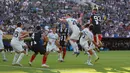 Pemain Monterrey, Sergio Ramos (kanan) mencetak gol melalui sundulannya ke gawang Inter Milan dalam laga Grup E Piala Dunia Antarklub 2025 di Rose Bowl stadium, Pasadena, Amerika Serikat, Rabu (18/06/2025) WIB. (AP Photo/Gregory Bull)