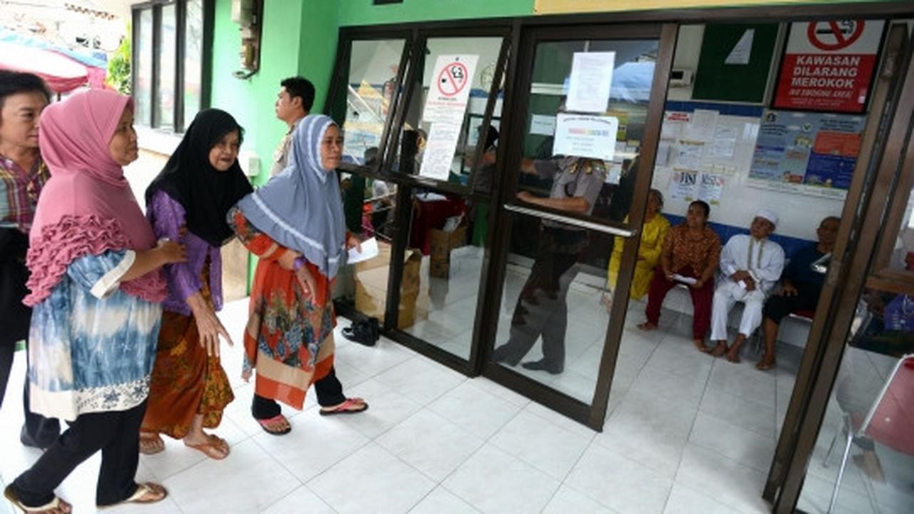Polda Metro gelar operasi katarak gratis di posko kebakaran Tambora