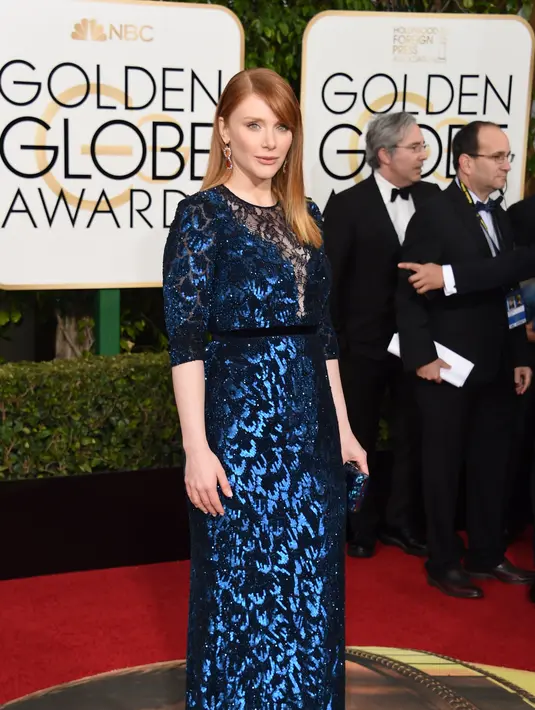 Saat melenggang di karpet merah Golden Globes 2016 pada Minggu (10/1/2016), aktris 34 tahun ini mengatakan kepada presenter E! News Giuliana Rancic bahwa ia membeli gaun Jenny Packham ini di Neiman Marcus pekan sebelumnya. (AFP/Bintang.com)