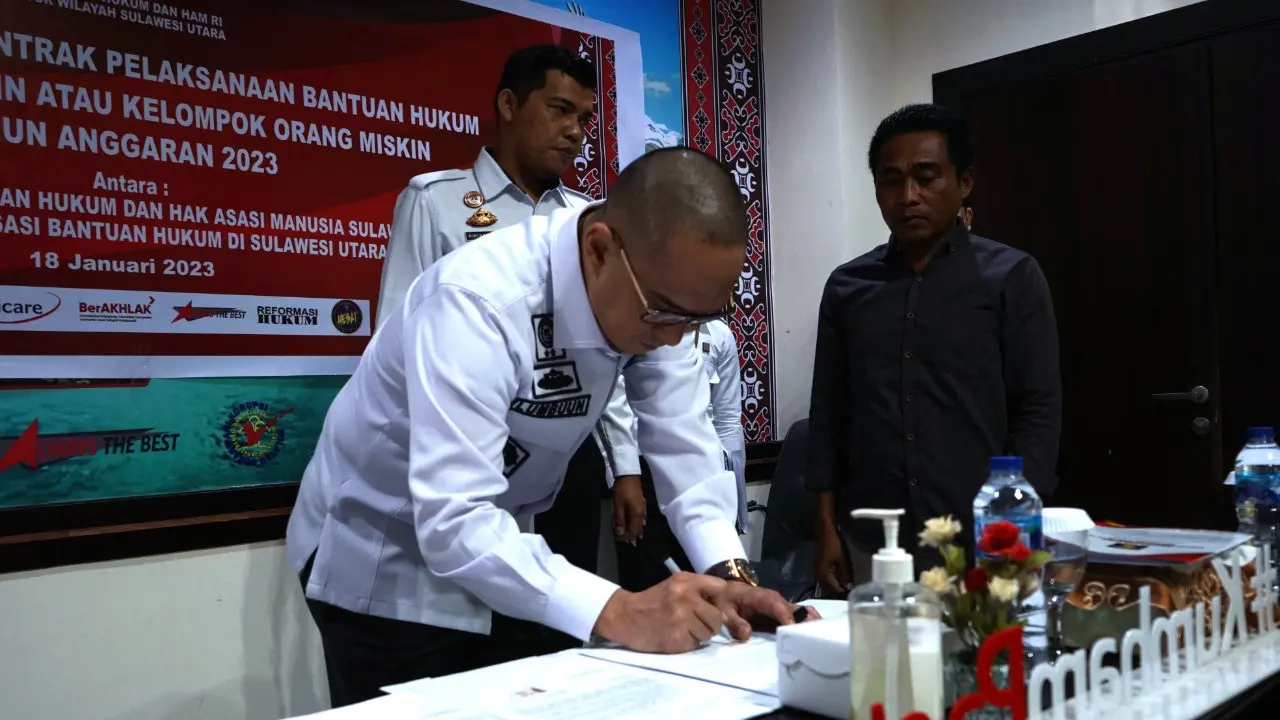 Penandatanganan Kontrak Pelaksanaan Bantuan Hukum Tahun 2023 di Kantor Kemenkumham Sulut, Rabu (18/1/2023) siang.